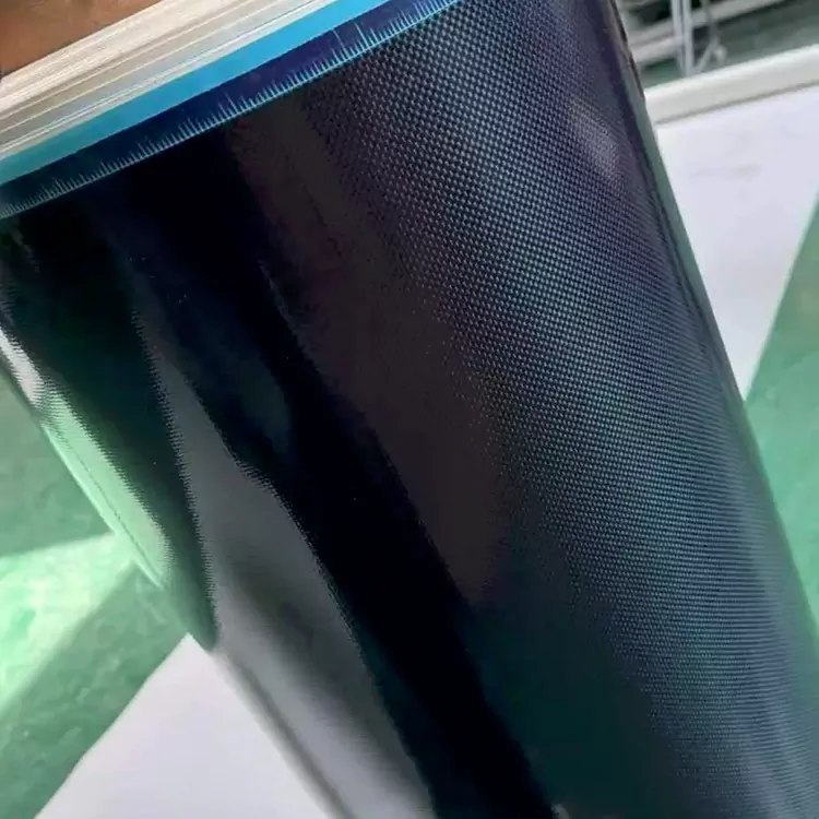 Fibre de carbone préimprégnée de faible densité